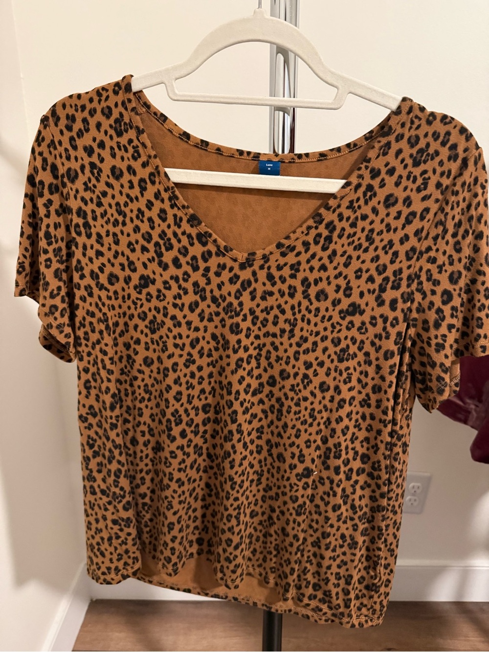 Old Navy Luxe Leopard Print V-Neck Short Sleeve Top - Tan & Black